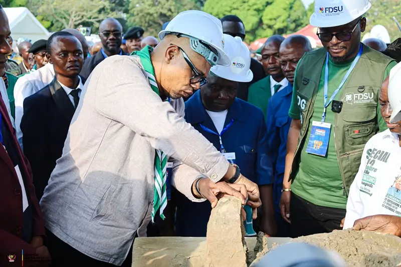 José Mpanda Kabangu lance les travaux de construction d’une antenne télécom à Nkamba pour améliorer la connectivité en RDC