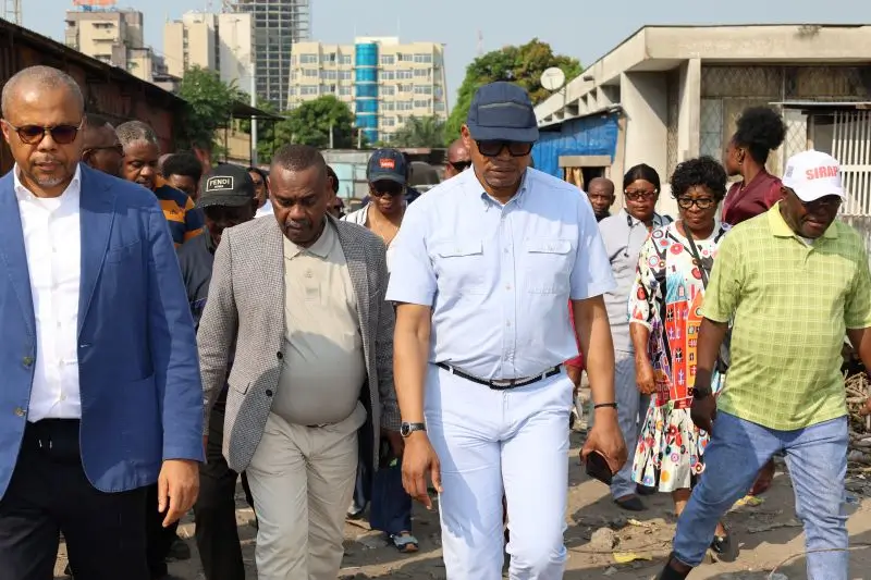 José Mpanda Kabangu lors de la visite d’une concession de la SCPT à Kinshasa pour la récupération et la valorisation du patrimoine immobilier