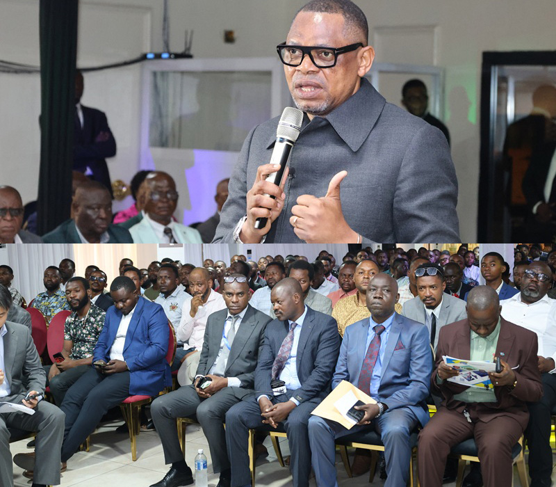 José Mpanda Kabangu échange avec les réparateurs de téléphones et appareils électroniques de Kinshasa en RDC